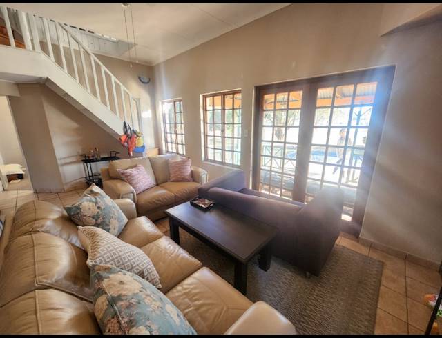 4 BEDROOM TOWNHOUSE FOR SALE IN VAALVIEW
